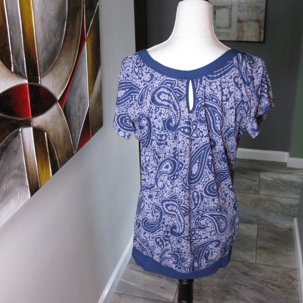 A Pea in the Pod Blue/Gray Paisley Lightweight Maternity Top Size Large - Picture 4 of 5